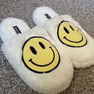 Steve Madden White Fuzzy Smiley Face Slippers
